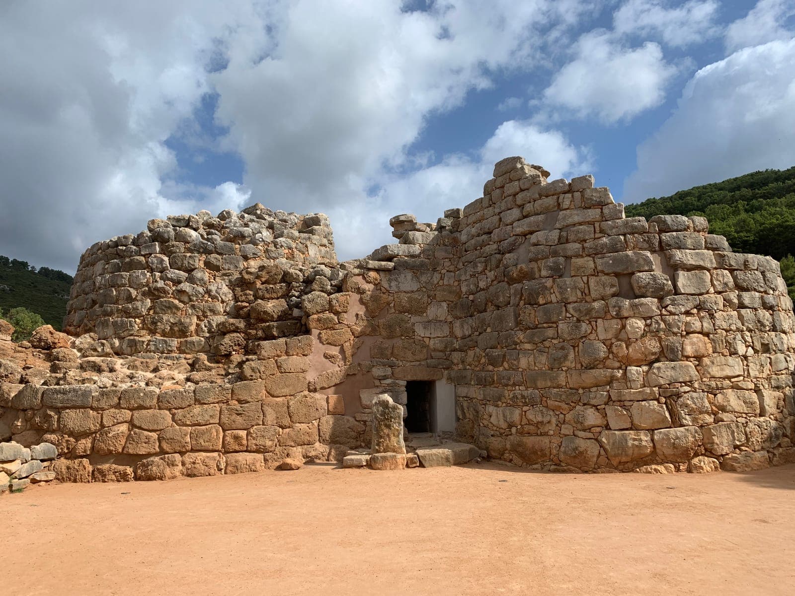 Torri in pietra del complesso nuragico di Palmavera ad Alghero